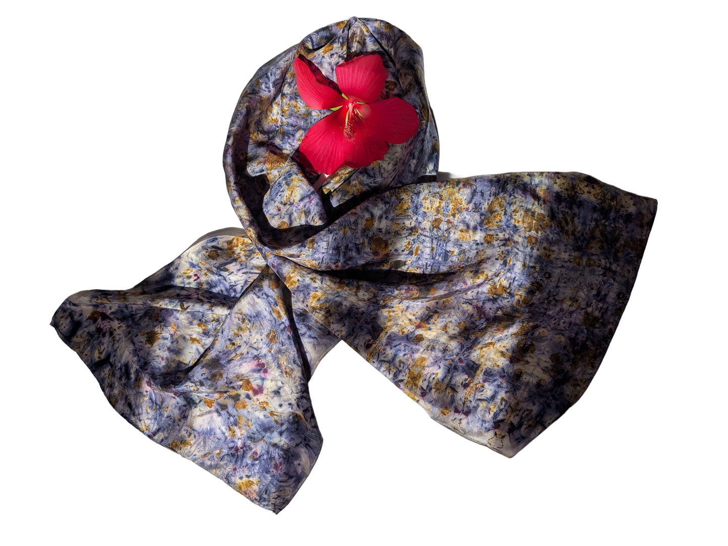 მცენარეებით შეღებილი შარფი, სანდალოზი და ხავერდას ყვავილი