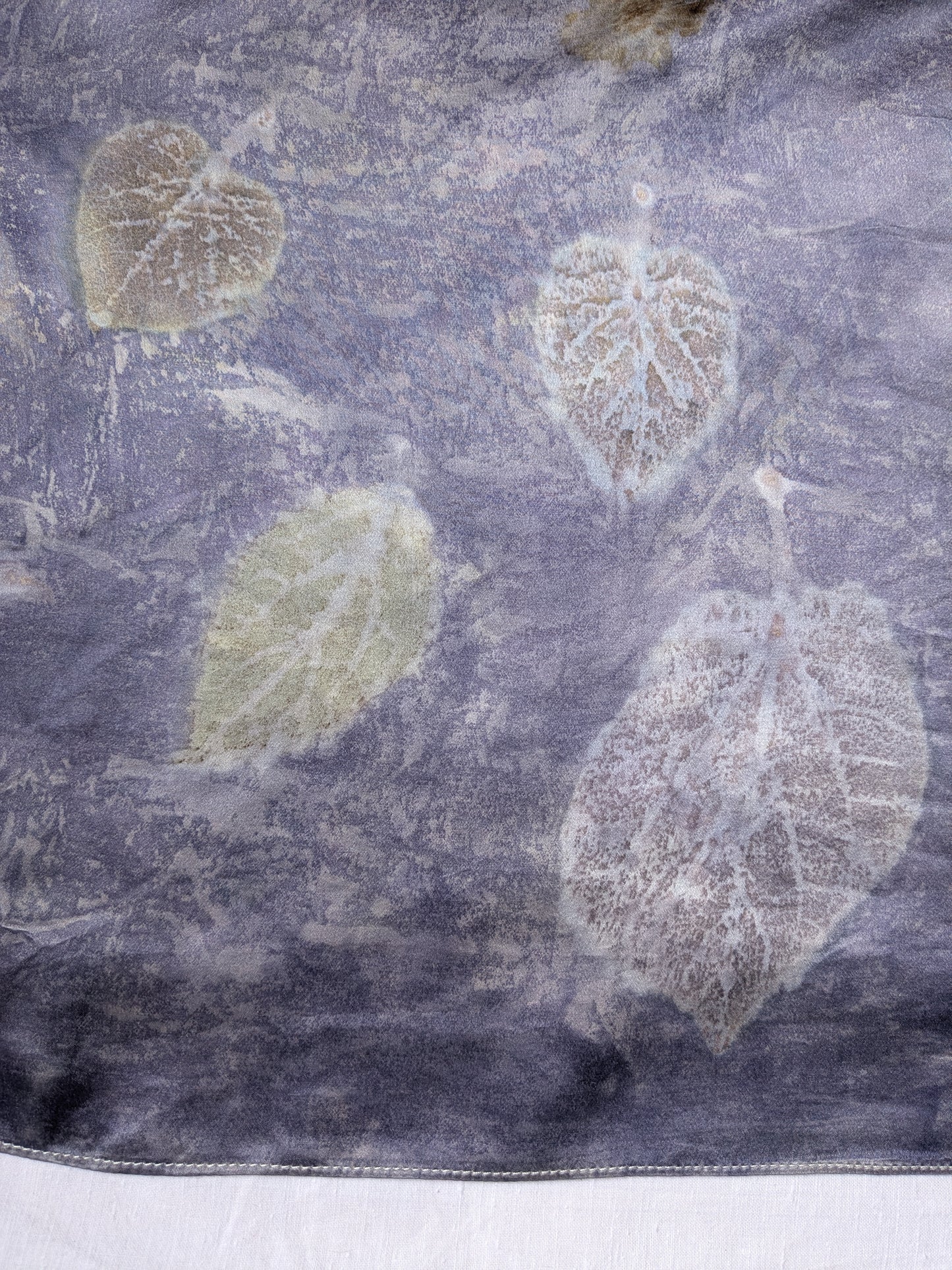 აბრეშუმის შარფი - სანდალოზი, იუდას ხე და ხავერდა