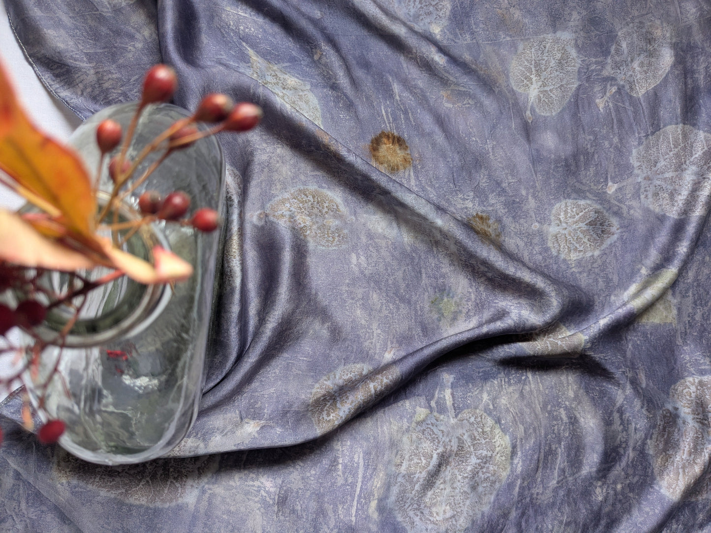 აბრეშუმის შარფი - სანდალოზი, იუდას ხე და ხავერდა