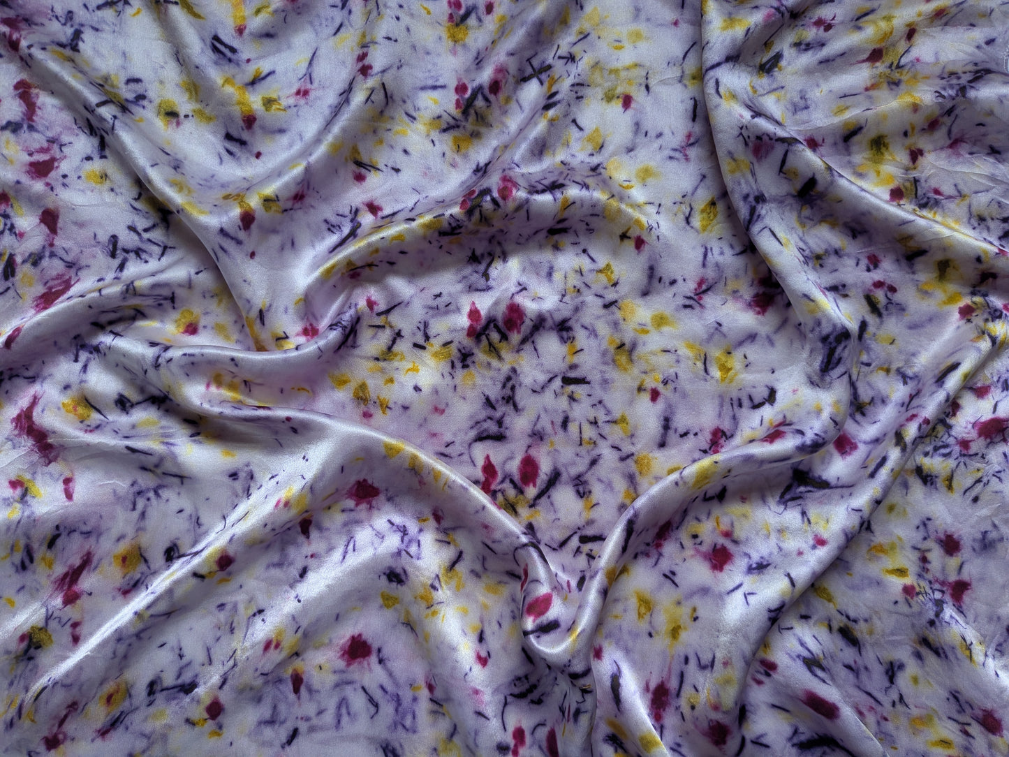 ნატურალური აბრეშუმი, სანდალოზი, კოშინელი და ხავერდა