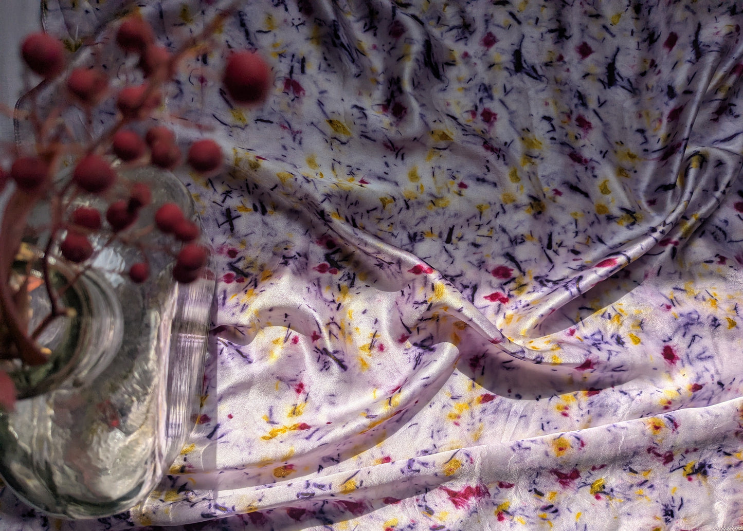 ნატურალური აბრეშუმი, სანდალოზი, კოშინელი და ხავერდა