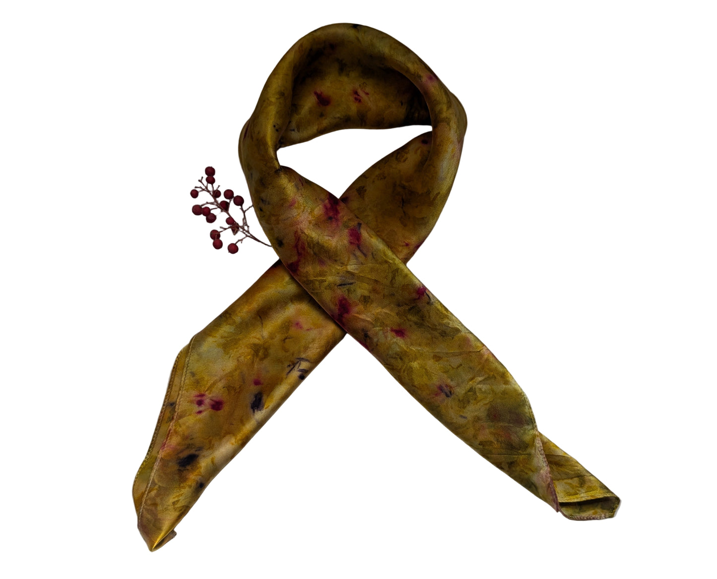 ყვითელი აბრეშუმის შარფი, კოშინელის და ხახვის ფურცლების წვეთებით