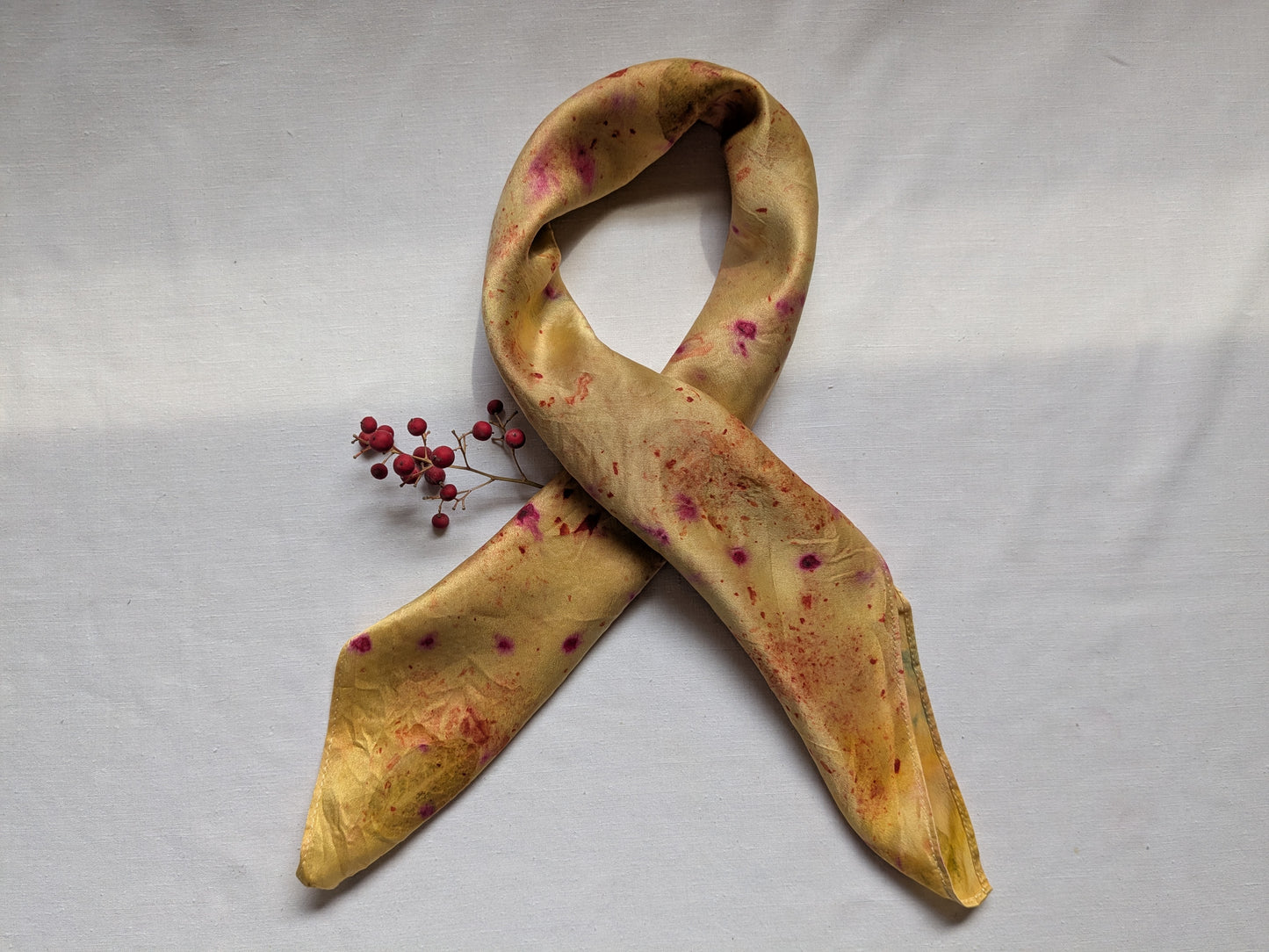 აბრშუმის შარფი: ინდიგოს ფოთლები, ხავერდა და კოშინელი