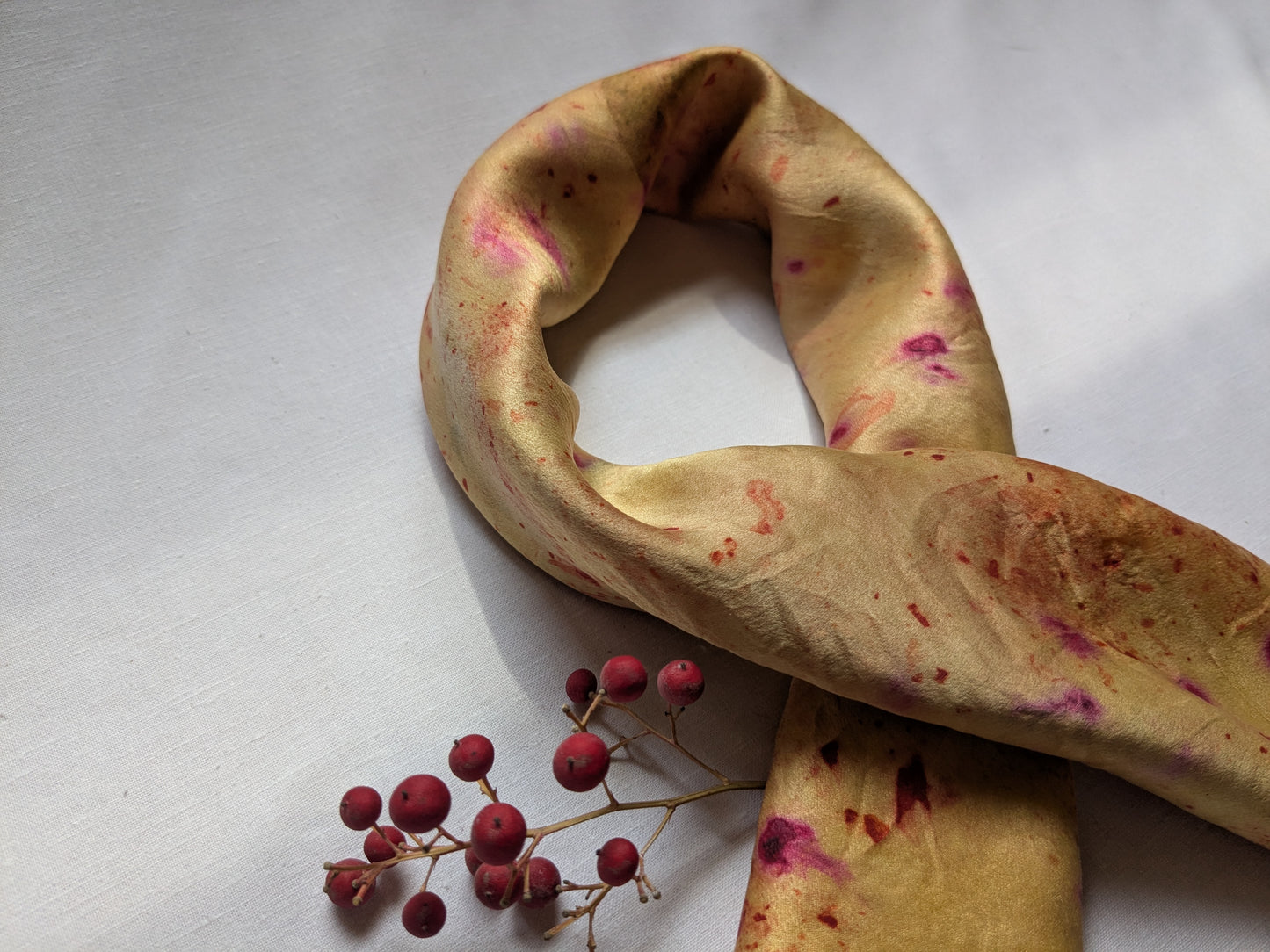 აბრშუმის შარფი: ინდიგოს ფოთლები, ხავერდა და კოშინელი