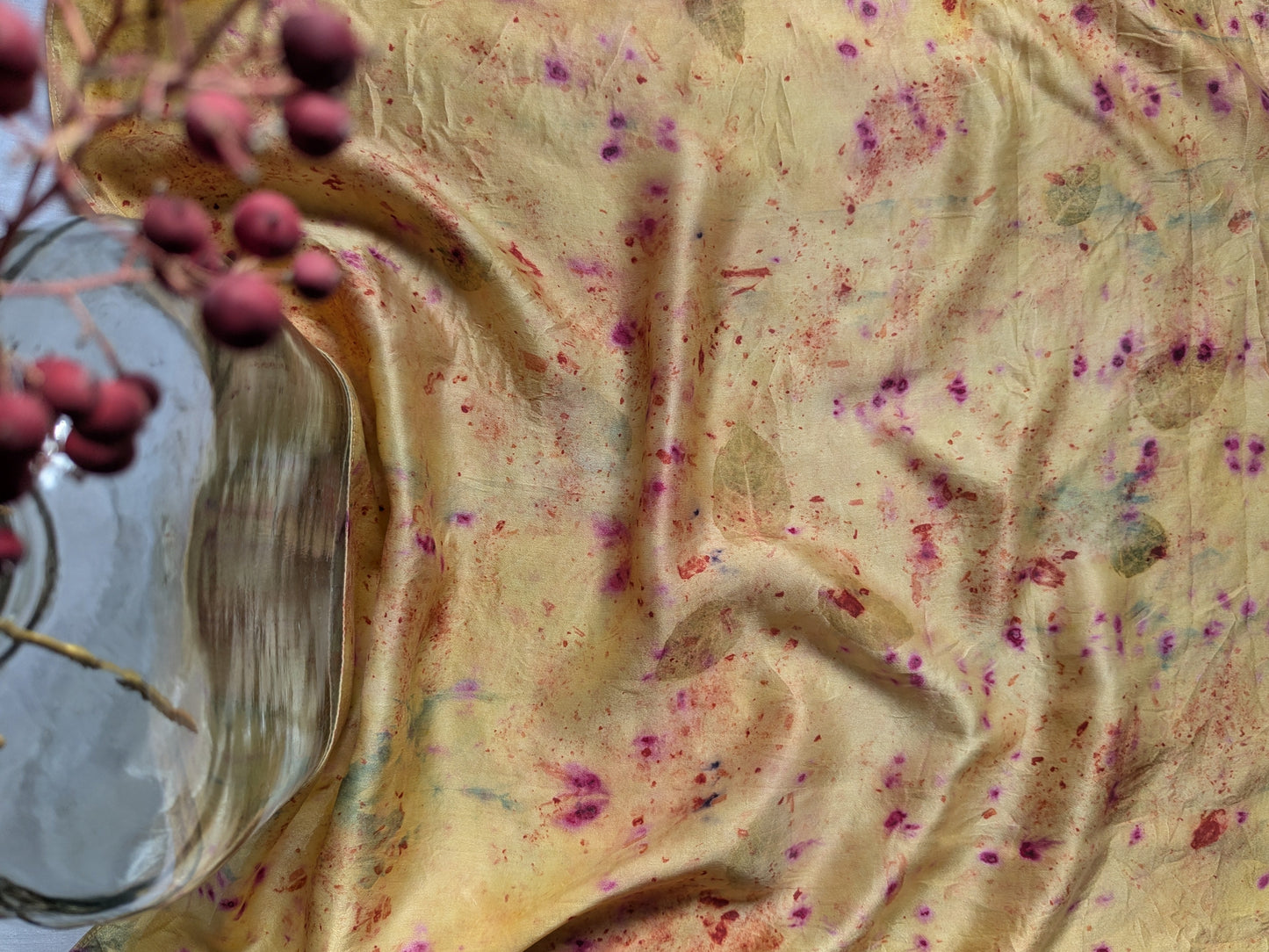 აბრშუმის შარფი: ინდიგოს ფოთლები, ხავერდა და კოშინელი