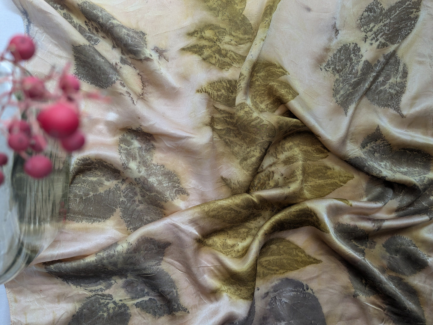 ენდრო და სუმახის ფოთლების აბრეშუმის შარფი