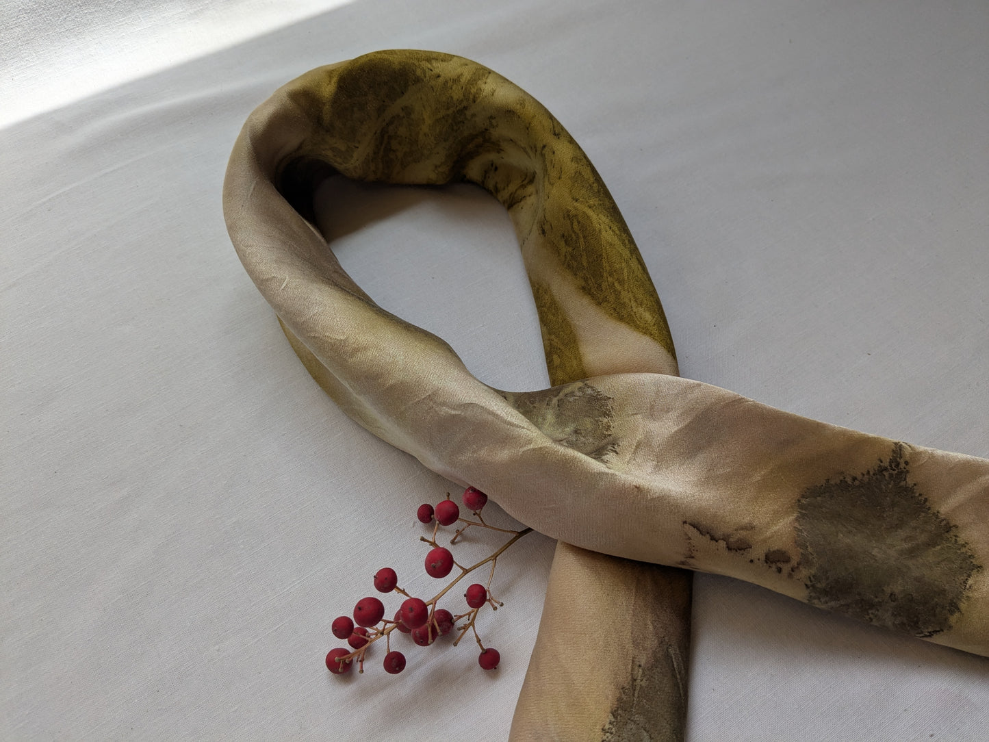 ენდრო და სუმახის ფოთლების აბრეშუმის შარფი