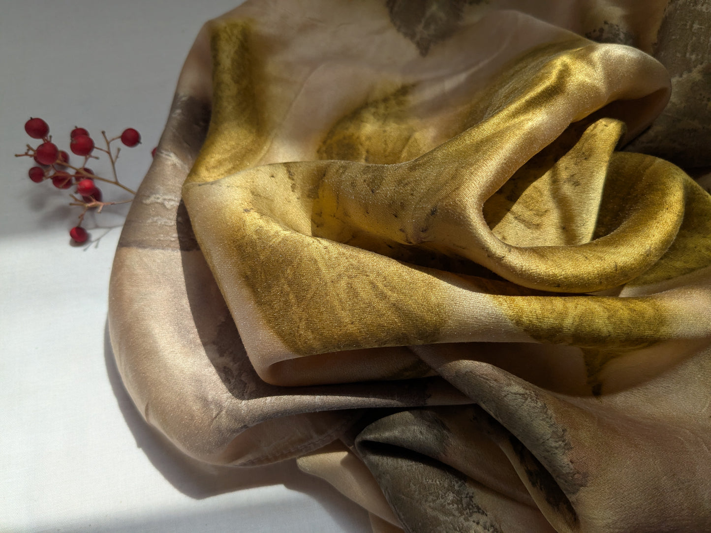 ენდრო და სუმახის ფოთლების აბრეშუმის შარფი