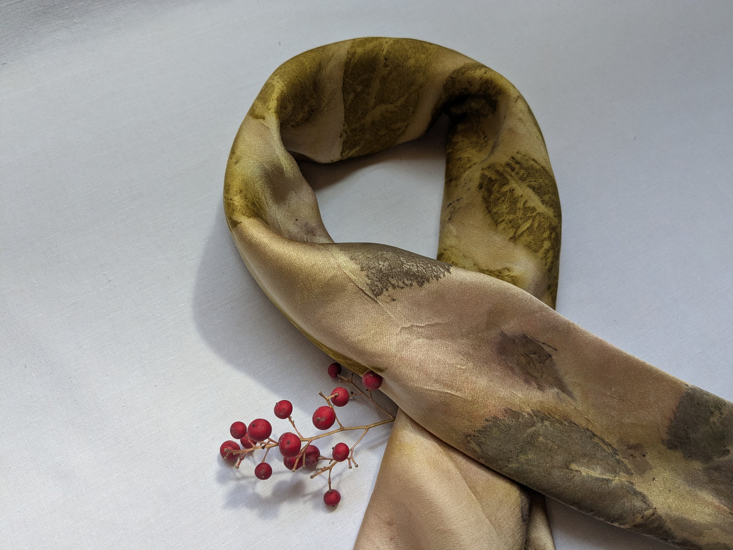 ენდრო და სუმახის ფოთლების აბრეშუმის შარფი